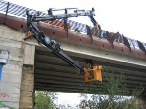 camion_cesta1 Camión con cesta elevadora en Bizkaia